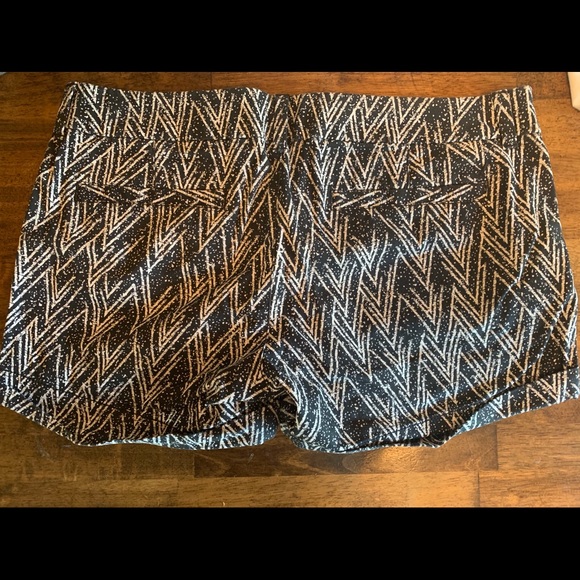 American Eagle Patterned Shorts - Picture 2 of 2